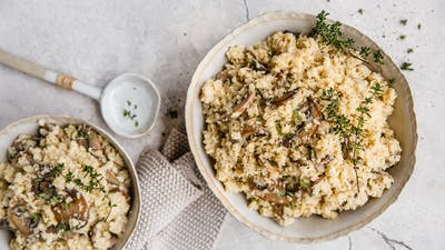 Risotto de coliflor y champiñones bajo en carbohidratos - Fast Keto Green